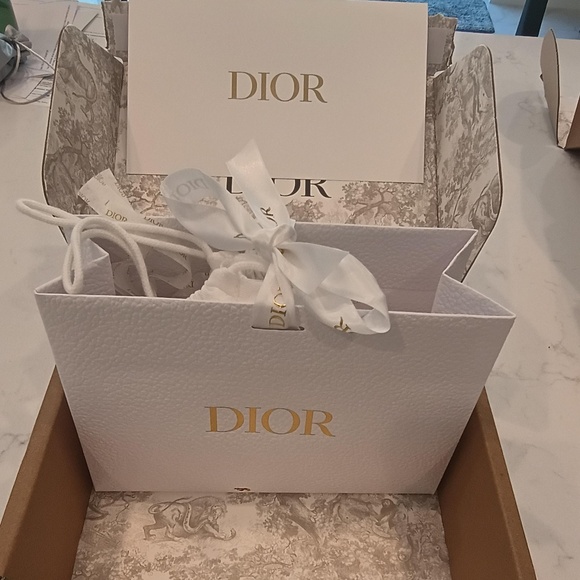 💋Dior NEW W/Bag Box Tissue Card Two (2) pouches and Mini fragrance and samples! - Picture 2 of 7
